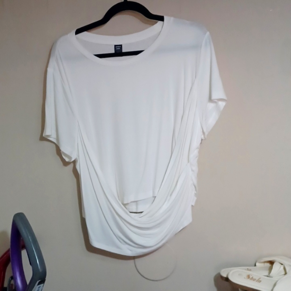 SHEIN .Cute short sleeve top with gathering around the bottom